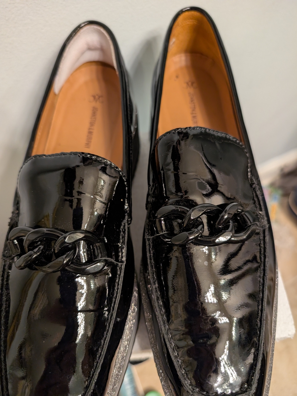 Johnston & Murphy Womans Gracelyn Chain Black Patent Leather LoafersSize 10 M